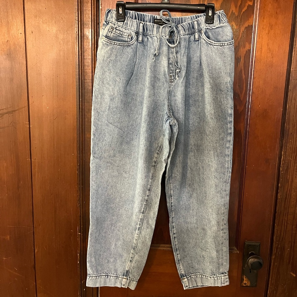 Banana Republic size M barrel jean. Ankle. Drawstring waist. Light/medium wash
